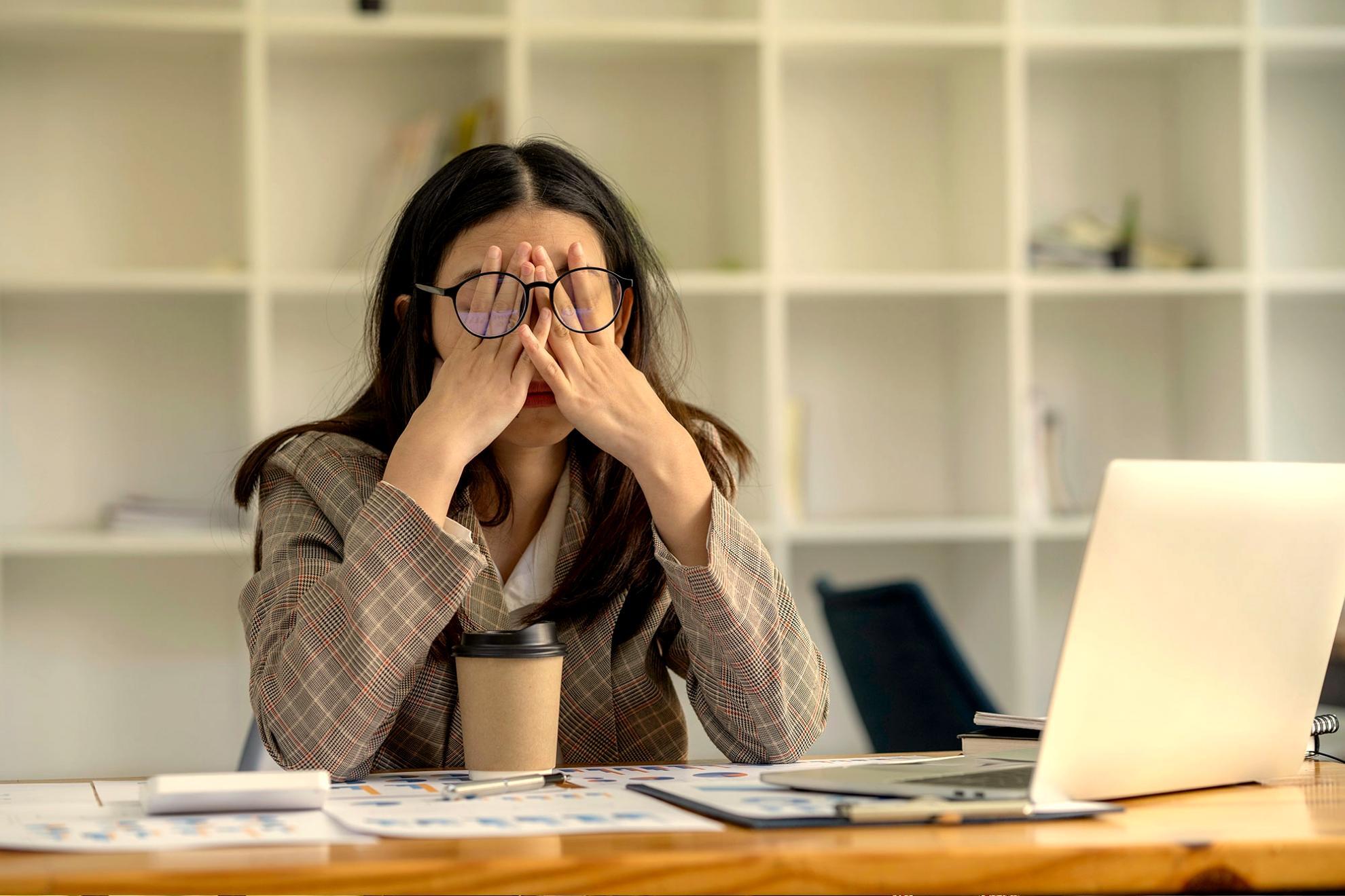 Team di esperti SEO al lavoro su strategie di posizionamento